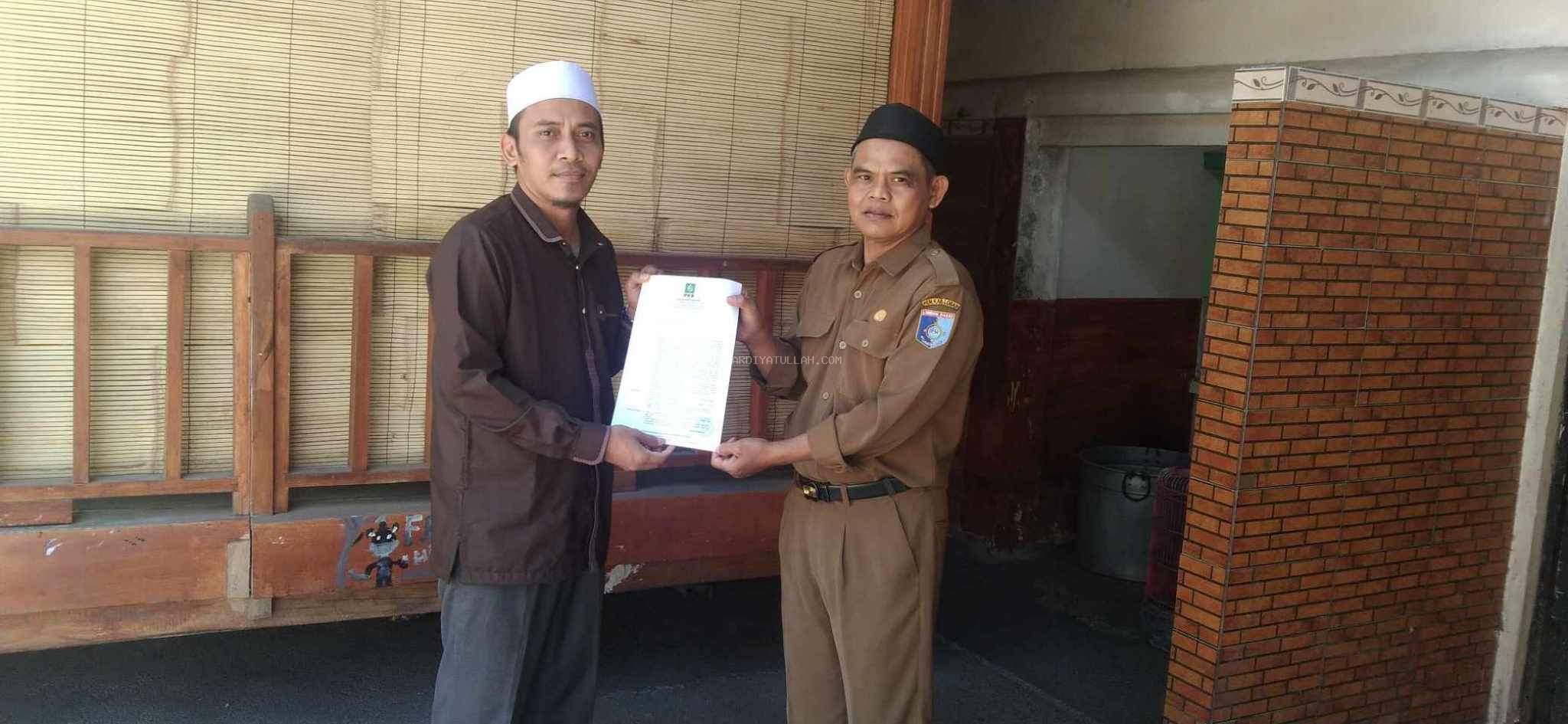 Penyerahan SK PIMWAN DPRD Lobar